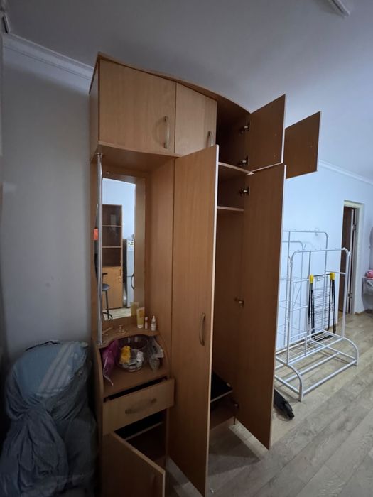 Прихожий шкафчик