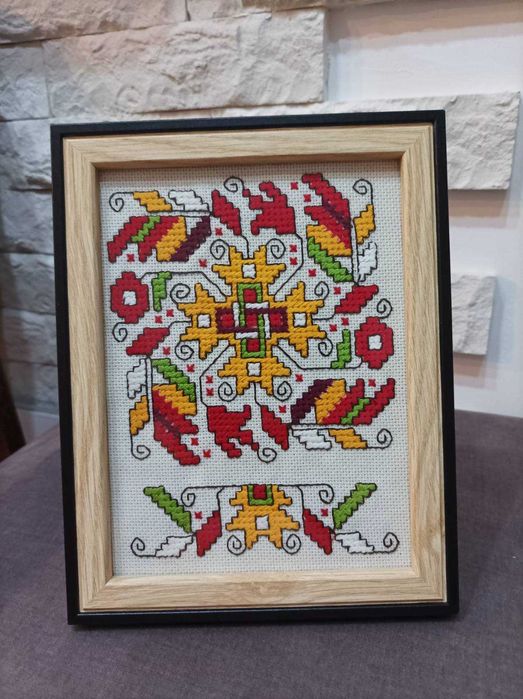 Ръчно бродирана шевица в рамка