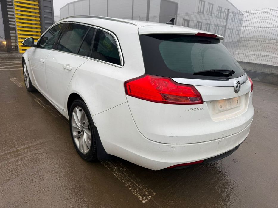 Dezmembrez / Dezmembrari / Piese / Accesorii Opel insignia 2012 break alba 2.0 tdi automata