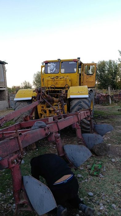 К 701 продаётся. Срочно на ходу. С плугом.