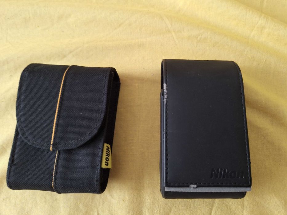 Doua gentute pentru aparate foto NIKON