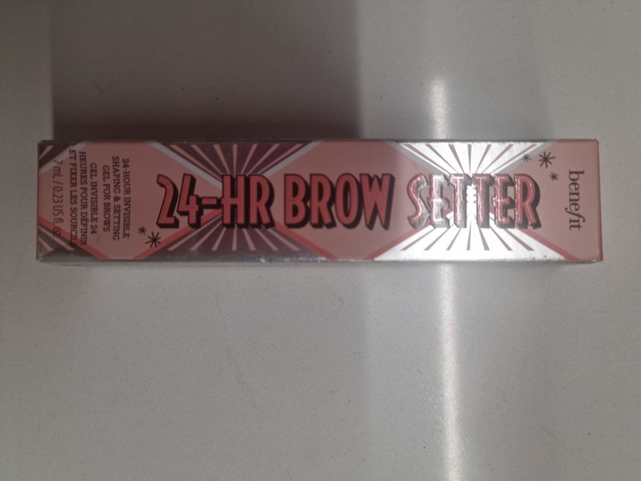 Benefit фиксатор за вежди