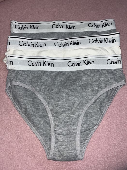 Vand set de 3 perechi de chiloti Calvin Klein