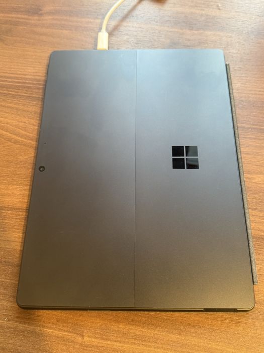 Surface Pro 11 X-Elite, garantie inca 1 an, negru