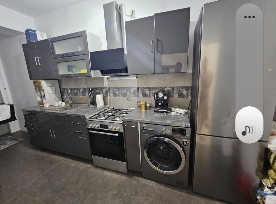 Vând apartament  ultracentral două camere semidecomandat.