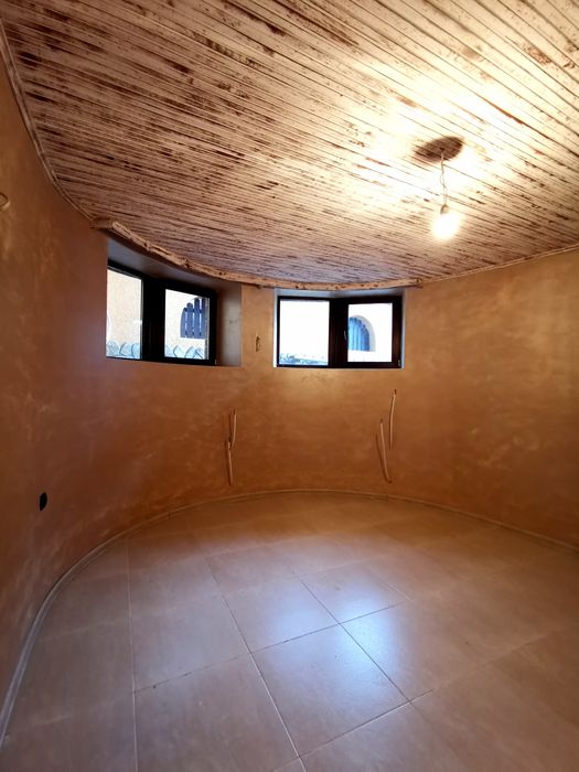 Под наем - Тухлена къща след основен ремонт, двор и барбекю в центъра