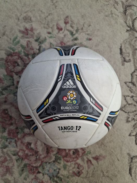 Продам мяч Евро 2012+насос,иголка