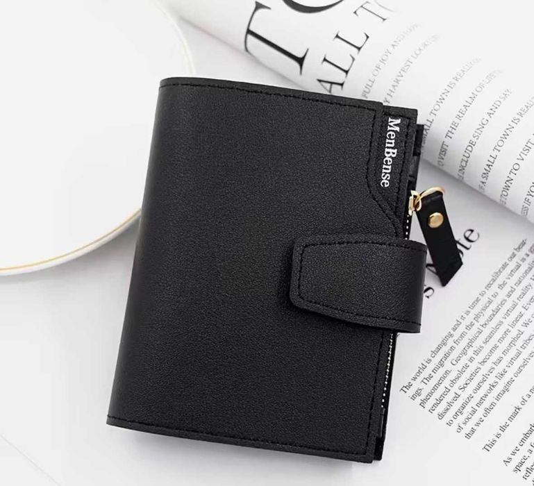 Елегантен черен портфейл с цип и отделение за карти