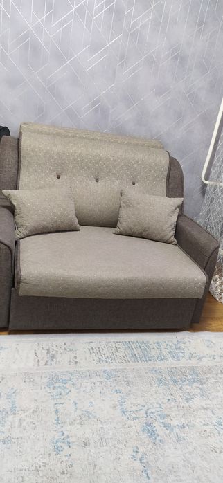 Диван двух местный