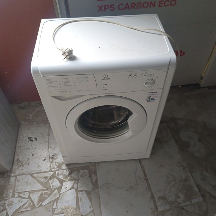 Продам стиральную машину indesit
