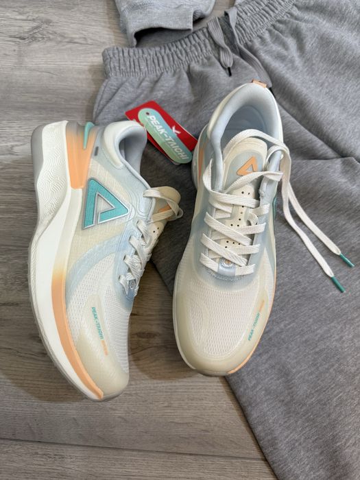 Женские беговые кроссовки peak