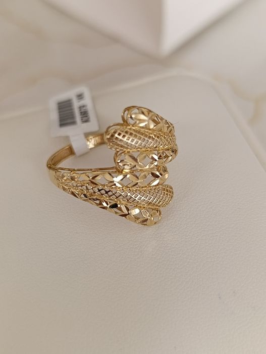 Золотое кольцо Турецкая модель проба 585,вес 1,97 гр, размер 19,5