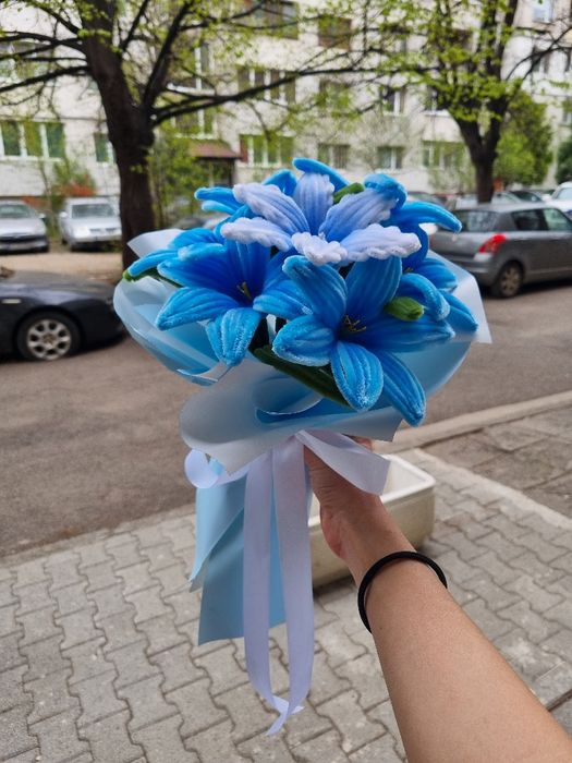 Нежен букет с ръчно изработени изкуствени цветя (различни цветове)
