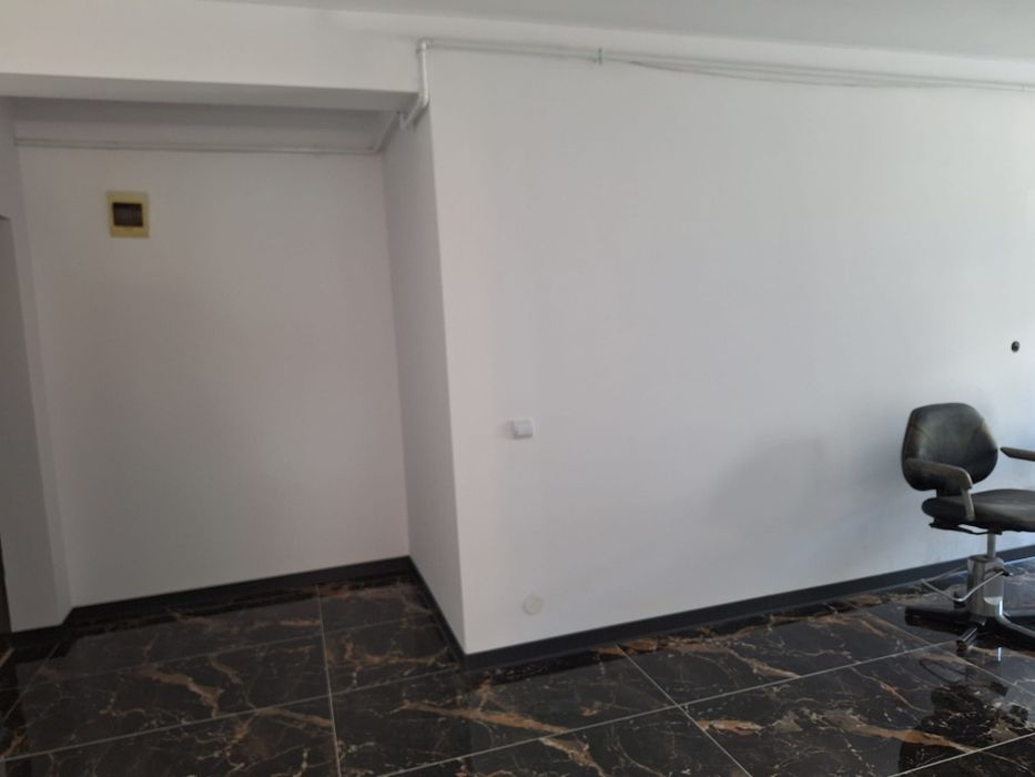 Vând apartament sau spațiu comercial
