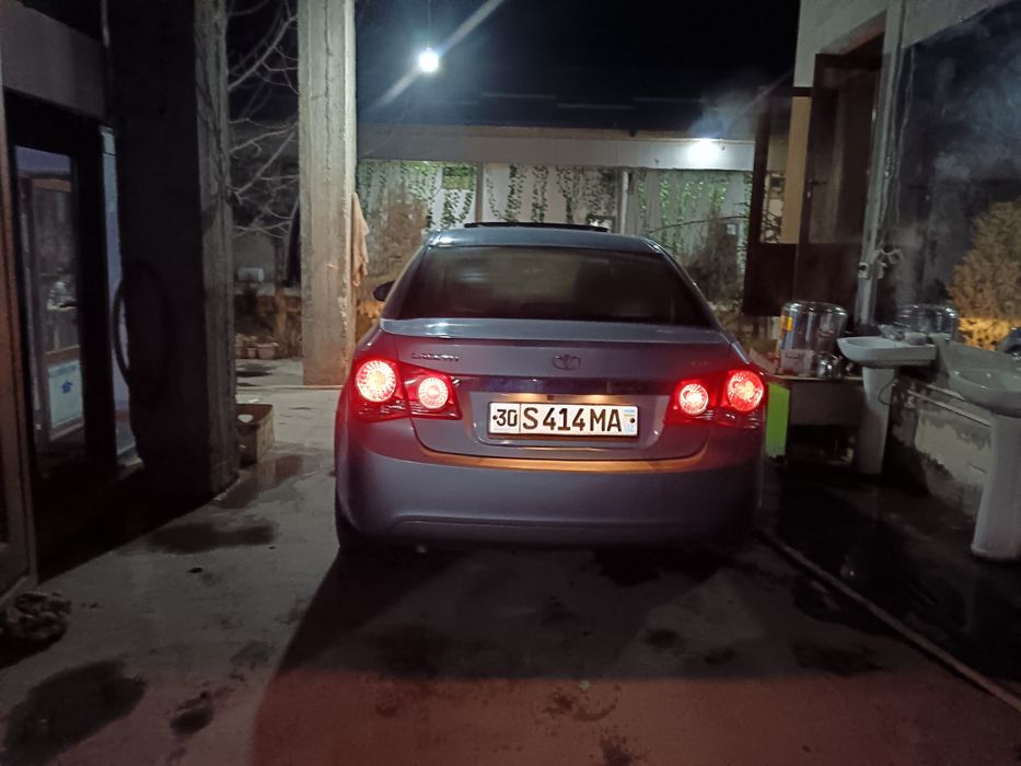 2009 yil ishlab chiqarilgan bir kishi mingan, old farasi almashtirilga