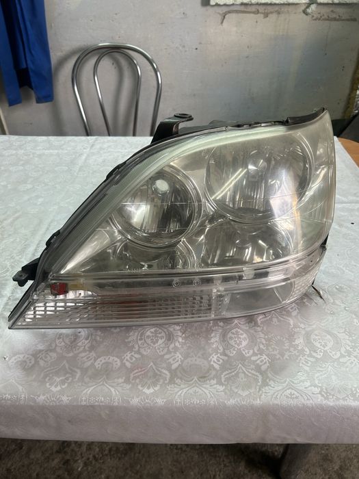 Продам лефую переднюю фару на рх 300 rx 300 первое поколение