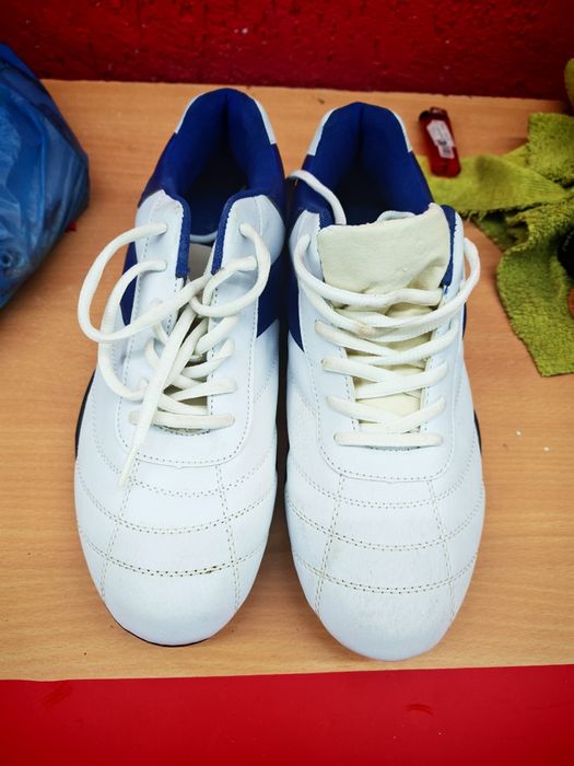 Adidași noi bărbații