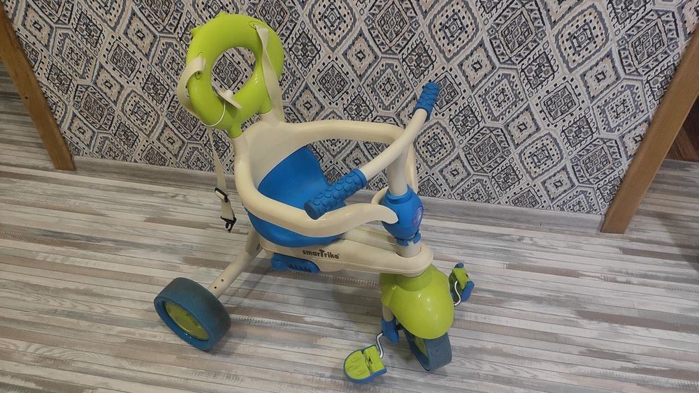 Велосипед трёхколёсный