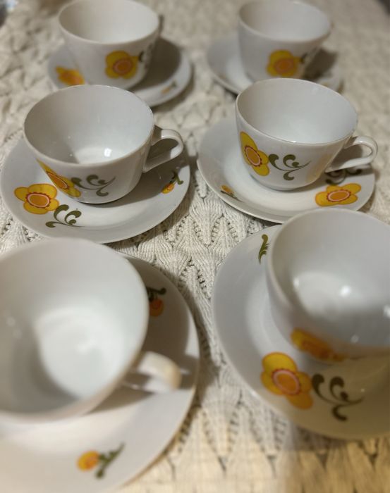 Красив комплект от 6 чаши с чинийки порцелан от ГДР