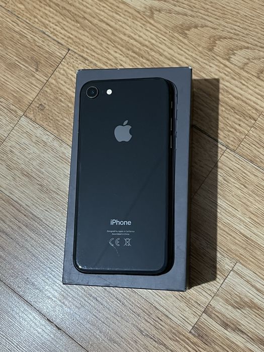 Продам айфон 8 черного цвета