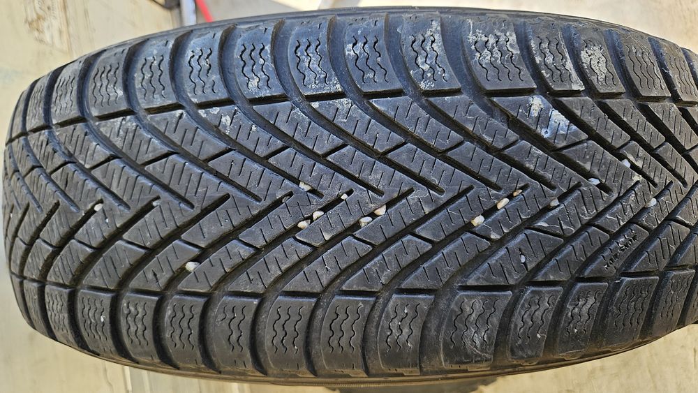 2бр гуми 185 65 15 пирели