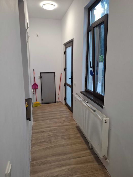 Ofer spre închiriere două apartamente situate într-o curte privată, în municipiul Brăila, zona Unirii.