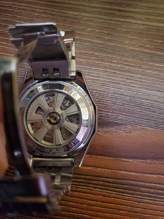 Продаю часы breitling