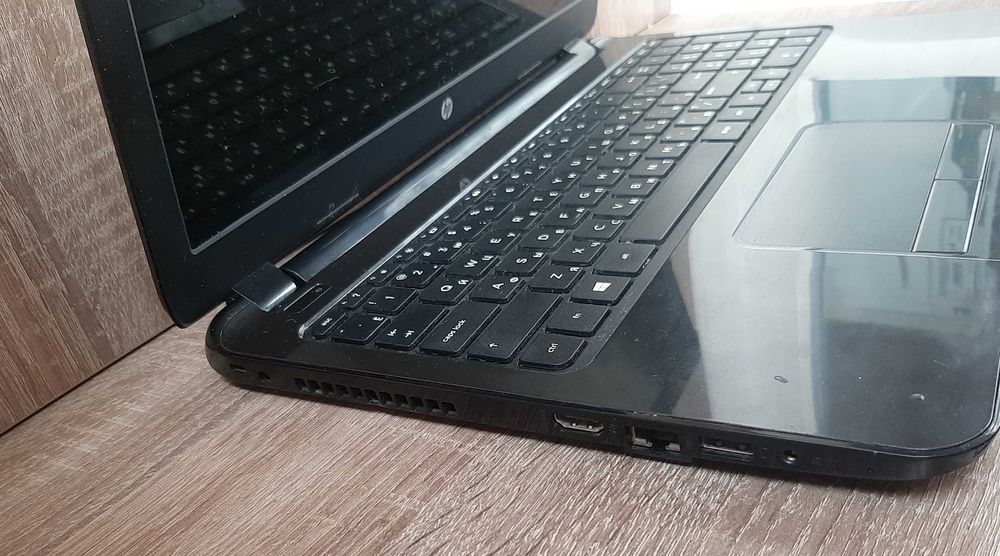 HP 15-r075er + мышка +сумка