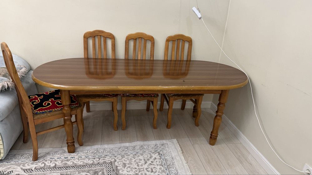 Продам деревянный стол со стульями