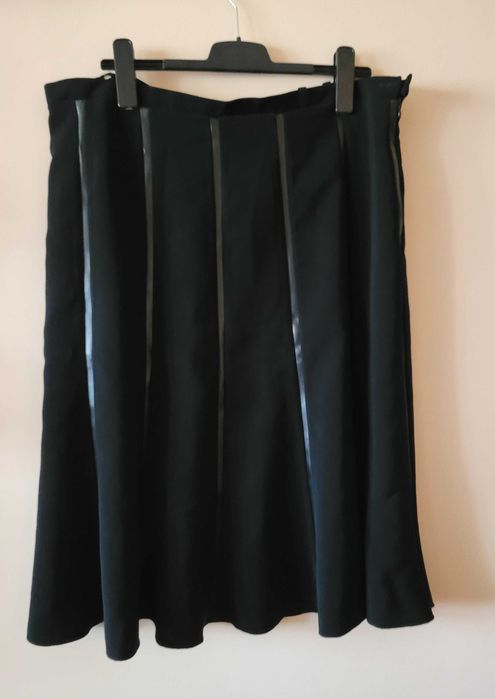 Fusta neagra , captusita , marime 54