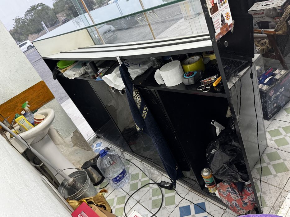 Мебельный ветрина