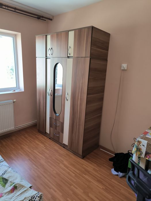 Inchriez apartament