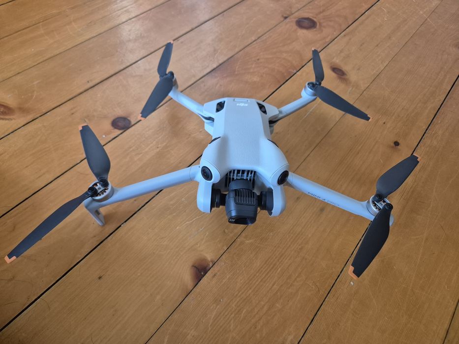 Дрон DJI mini 4 pro