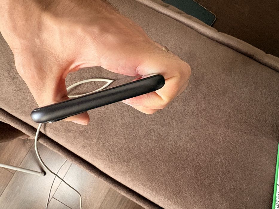 Vând iPhone 11 64gb