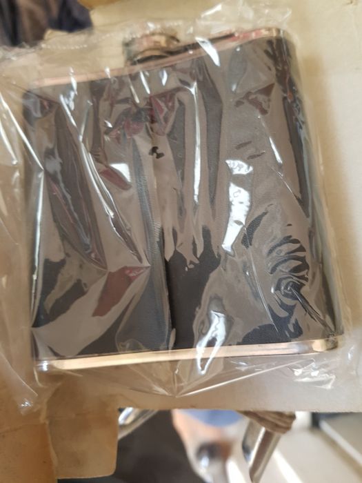 Продавам манерка , патронче, джобно шише за алкохол