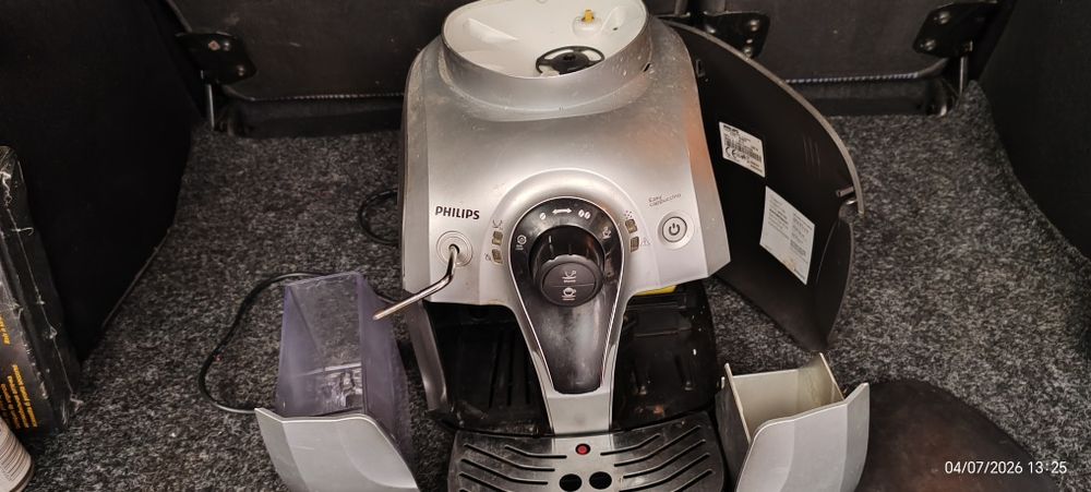Espressor de cafea Philips cu râșniță  încorporată.