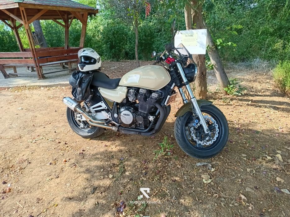 Продавам Yamaha XJR 1200