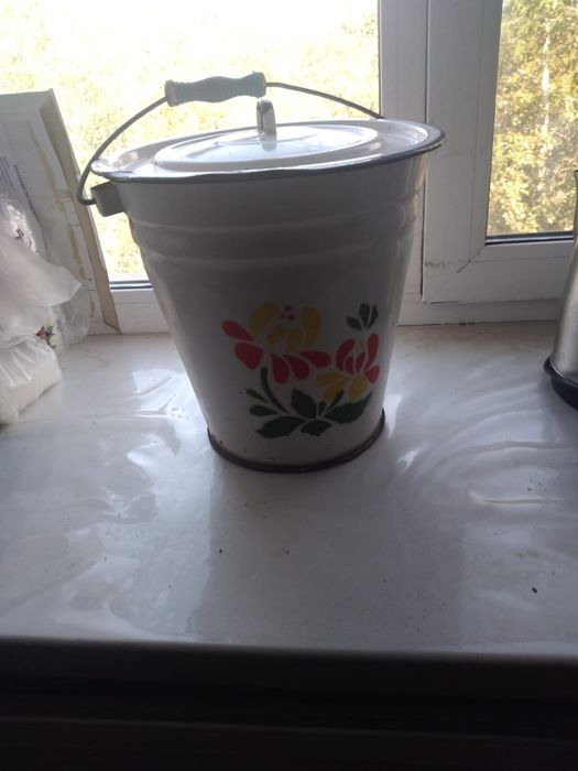 Ведро эмалированное.