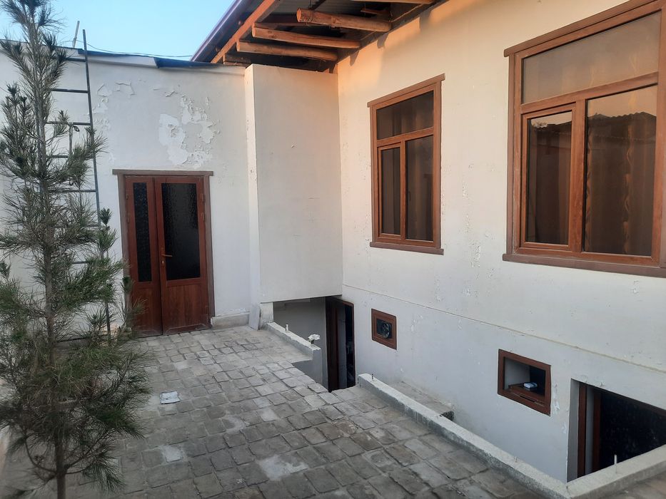 Арк кургони олдида ховли сотилади