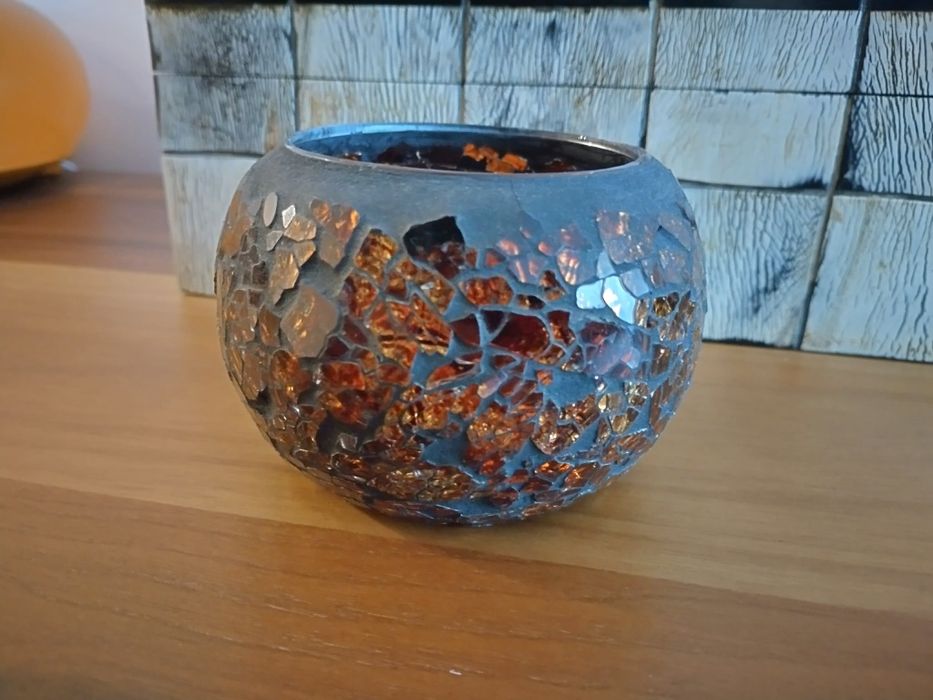 Стъклен свещник от малки парченца стъкло