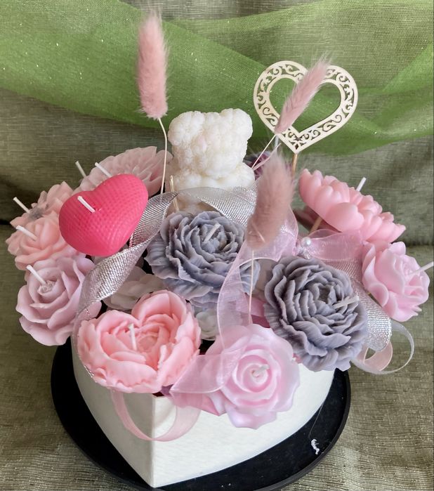 Луксозен букет от соеви  свещи в тюркоаз и бяло – ръчна изработка