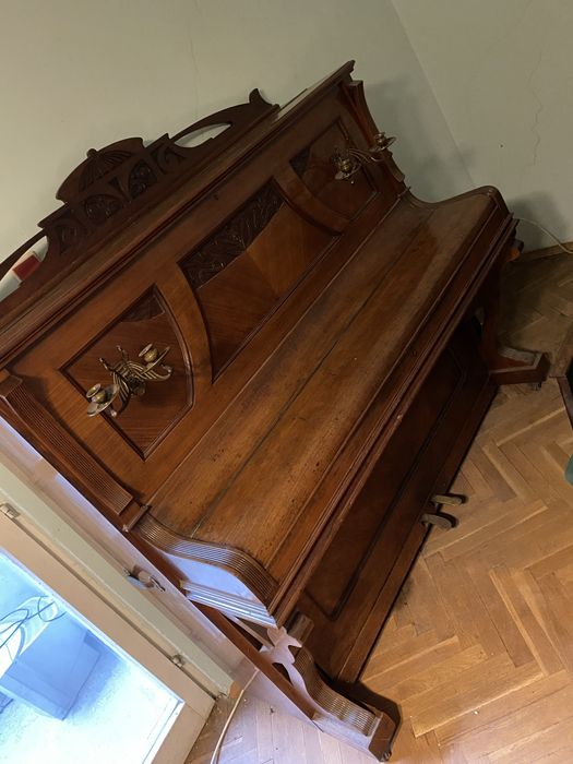 Пиано от времето на Соца