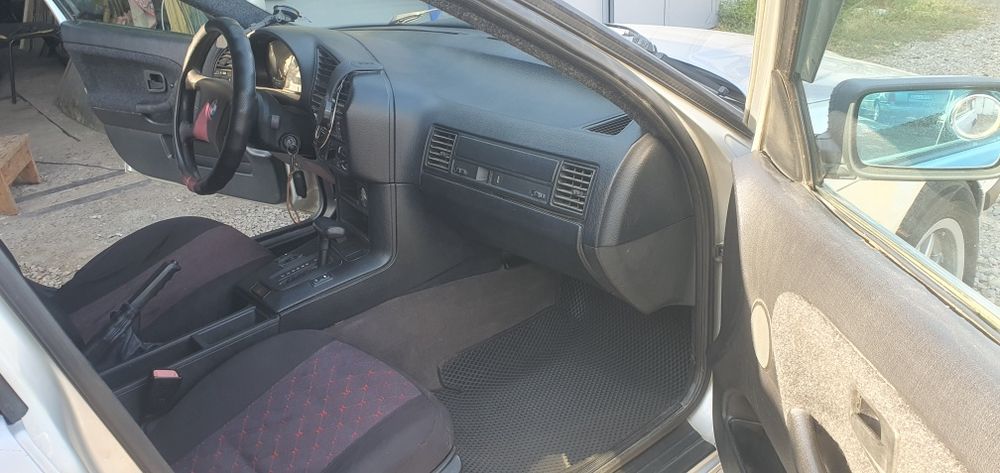 Продам автомобиль БМВ 320,1991 года