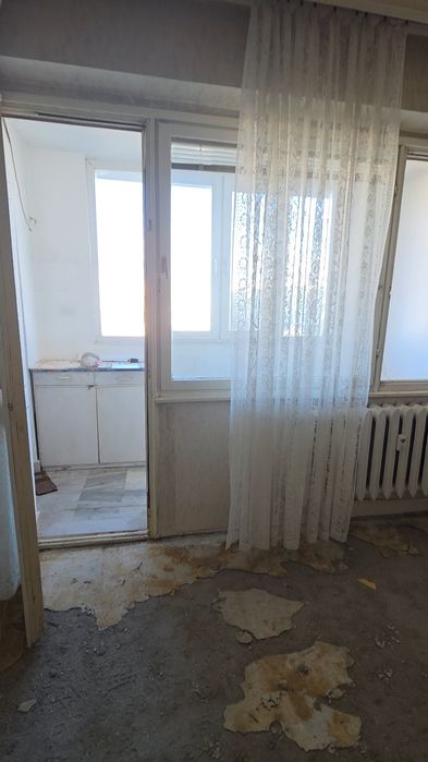 Модулна кухня с плот и мивка