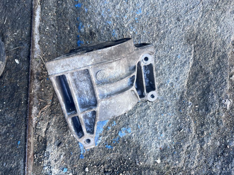 Ауди 80 б4 2,6 обьем подушка двигателя