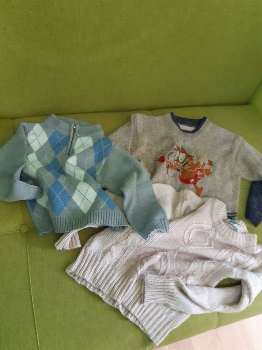 Детские вещи - 500 тенге.