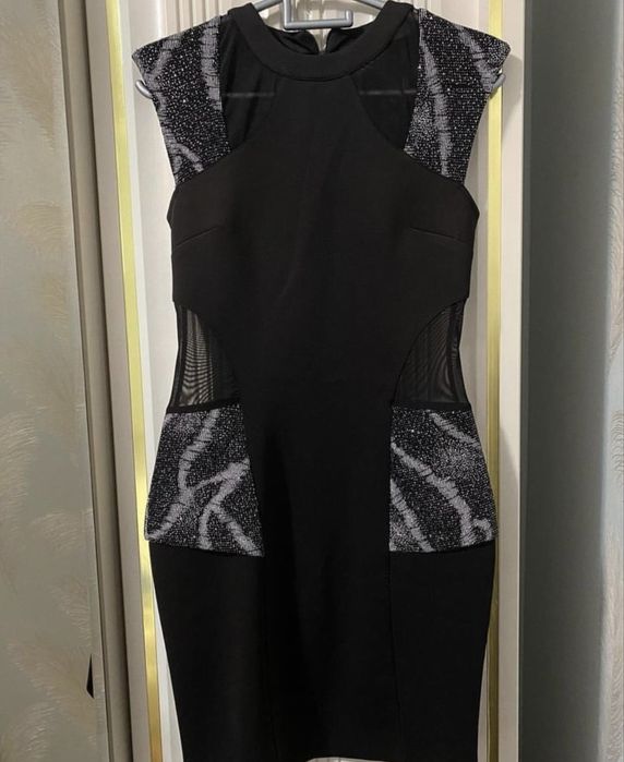 Распродажа платьев — почти новые