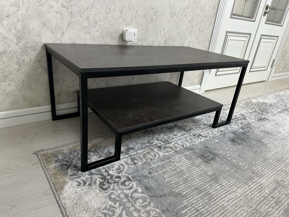 Jurnalniy stol loft uslubida