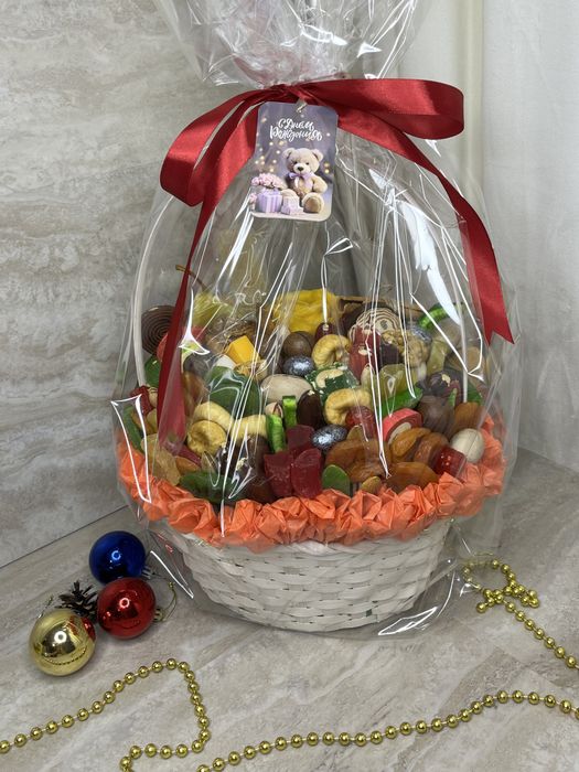 Букет из сухофруктов клубника