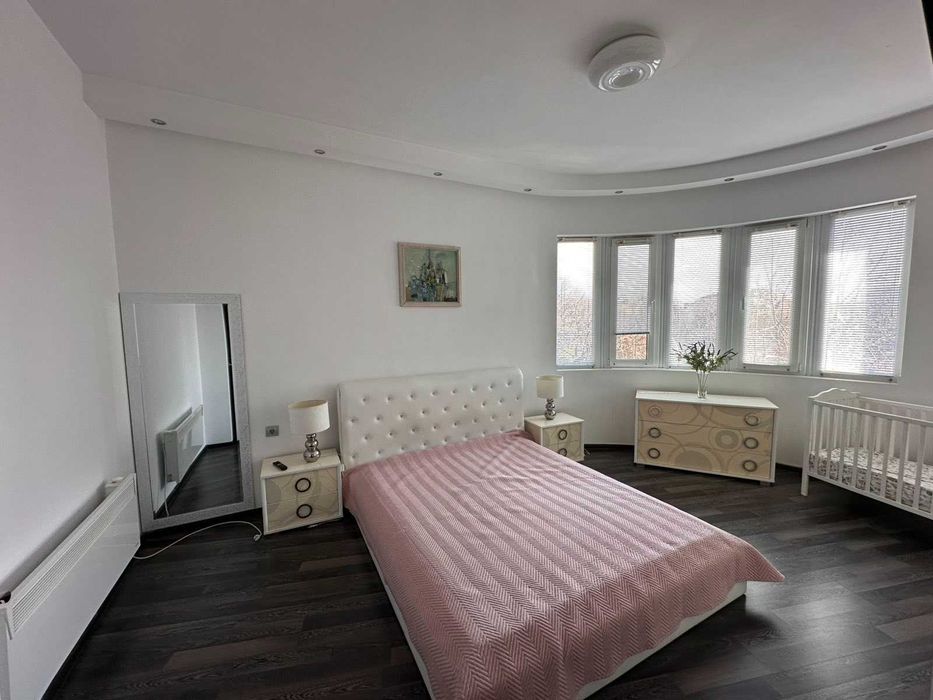 Тристаен апартамент - до хотел Черно море , пл. Севастопол